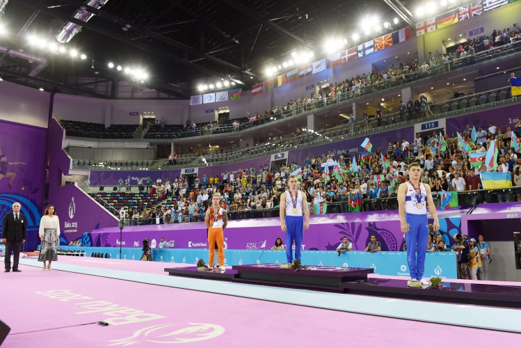 Первая леди Мехрибан Алиева вручила медали победителям мужских соревнований по спортивной гимнастике - ОБНОВЛЕНО - ФОТО