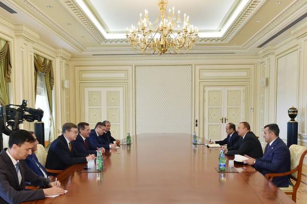 Президент Ильхам Алиев принял представителей Всеобщей конфедерации профсоюзов и губернатора Астраханской области - ОБНОВЛЕНО - ФОТО