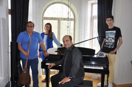 Робертино Лоретти исполнил "Bеsame Mucho" на азербайджанском сазе - ФОТО