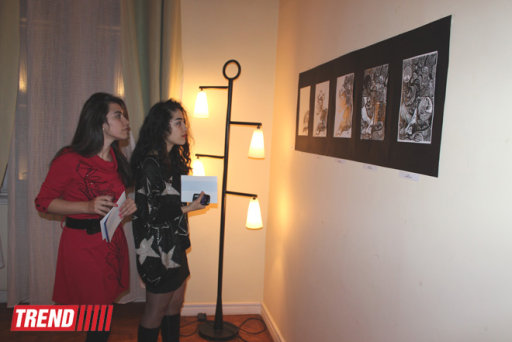 В Баку проходит выставка пластического искусства - ФОТО