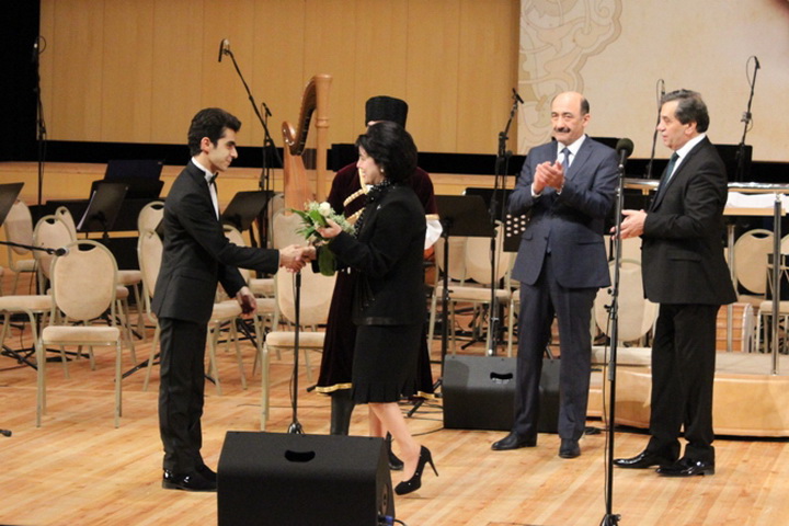 Грандиозное завершение Международного фестиваля "Мир мугама" в Баку - ФОТО