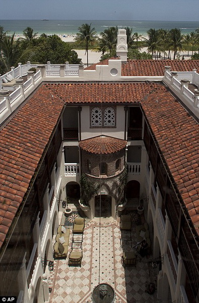 Дом, где был убит легендарный Версаче, продается за $25 млн - ФОТО