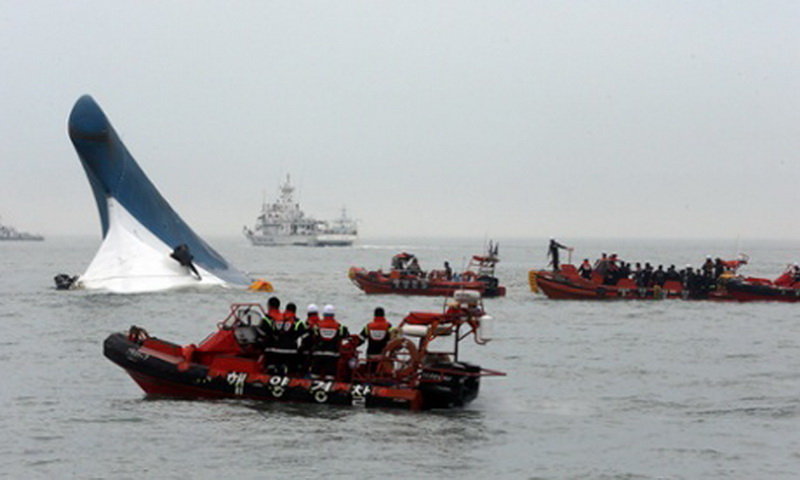 290 человек пропали без вести при крушении судна в Южной Корее - ОБНОВЛЕНО - ФОТО - ВИДЕО