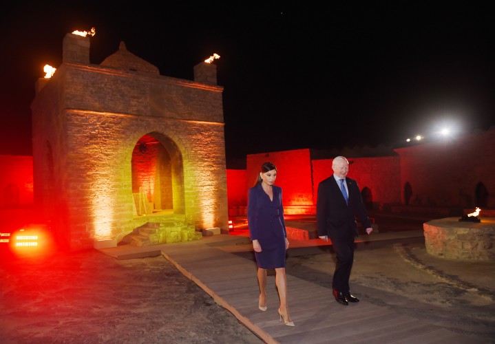 Президент Ильхам Алиев и его супруга Мехрибан Алиева приняли участие в церемонии зажжения факела первых Европейских игр - ОБНОВЛЕНО - ФОТО - ВИДЕО
