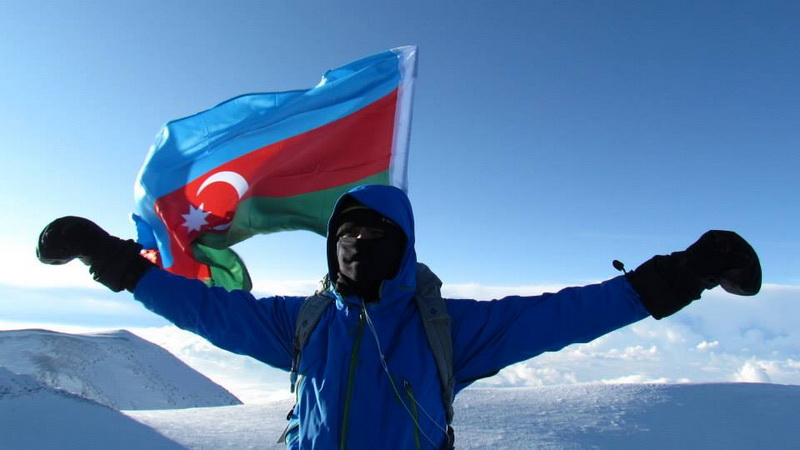 Азербайджанские альпинисты покорили Эльбрус - ФОТО