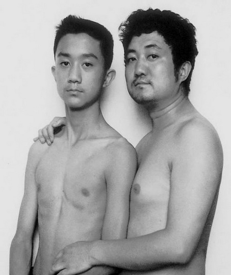 Эти фотографии отца и сына взорвали Интернет - ФОТО