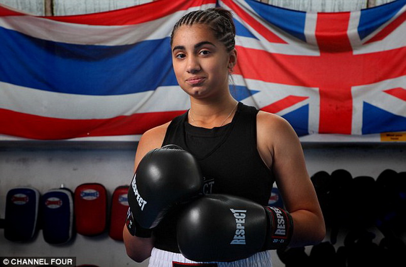 Первая боксер-мусульманка стала популярностью в Британии - ФОТО