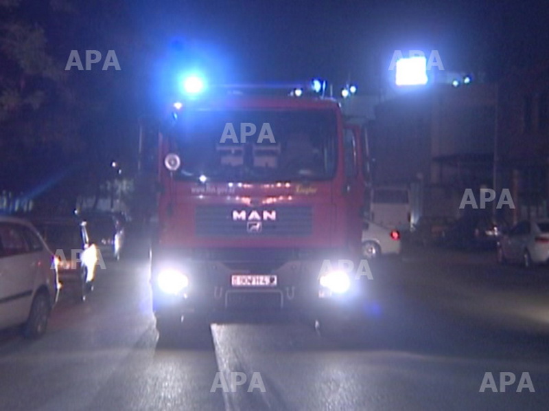 Opel врезался в ограждение моста в Баку, есть раненые - ФОТО