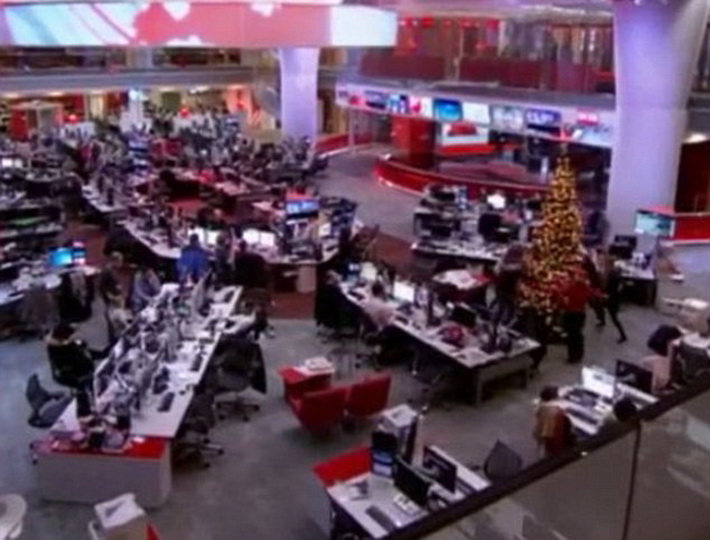 Танец журналистов BBC случайно попал в прямой эфир - ФОТО - ВИДЕО
