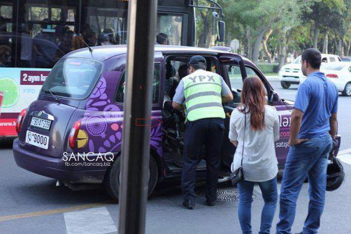 Bakıda yol polisi motosikleti cərimə meydançasına taksi ilə apardı - FOTO