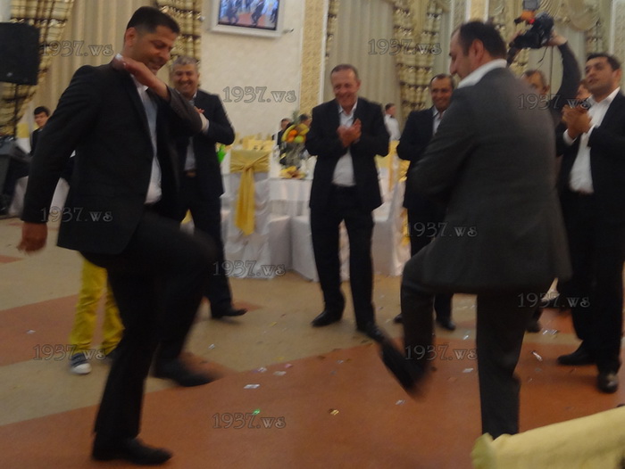 Тренер "Нефтчи" сыграл свадьбу для сына - ФОТО