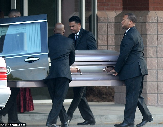 После похорон дочери Бобби Браун направился в больницу - ФОТО