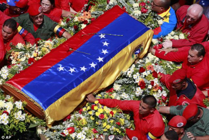 Как Венесуэла прощалась с Уго Чавесом - ОБНОВЛЕНО - ФОТО