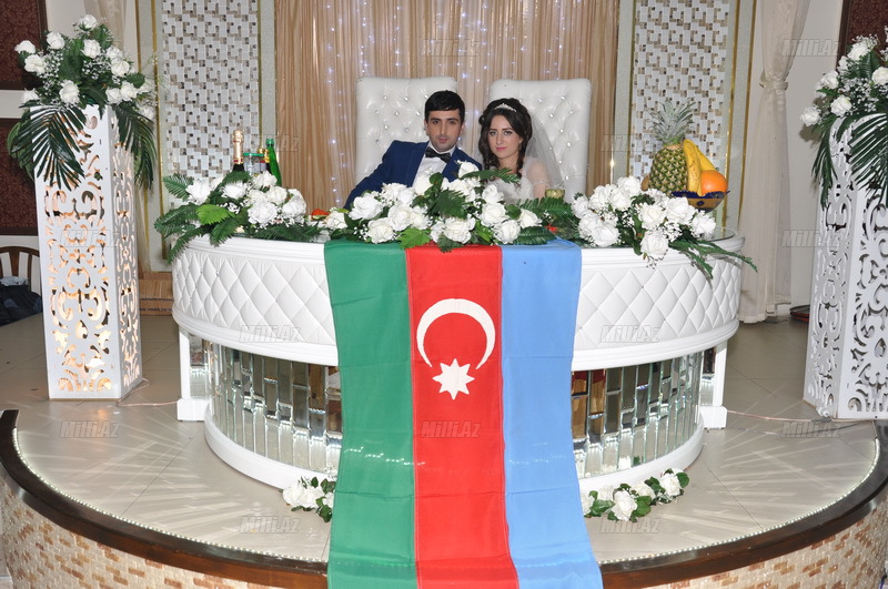 Известный азербайджанский телеведущий женился - ФОТО