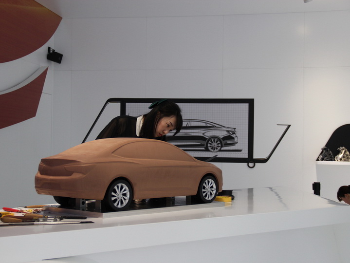 Китайский аналог Opel Astra не поразил экспрессией - ФОТО
