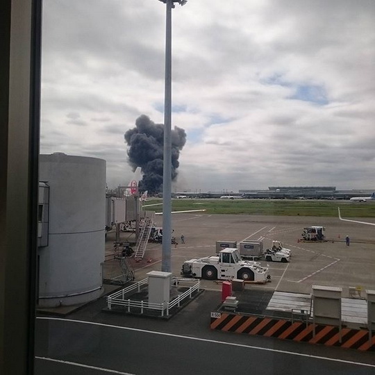 Крупный пожар рядом с аэропортом Токио - ФОТО - ВИДЕО