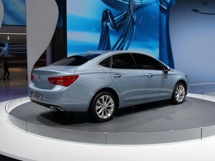 Китайский аналог Opel Astra не поразил экспрессией - ФОТО