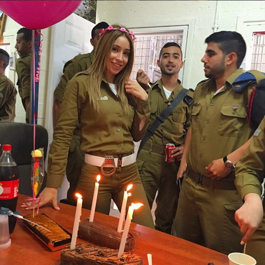 Солдат израильской армии покорила Instagram своим телом - ФОТО