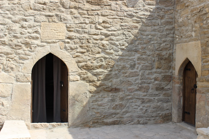 Огненная память Азербайджана: что нужно знать о храме "Атешгях"