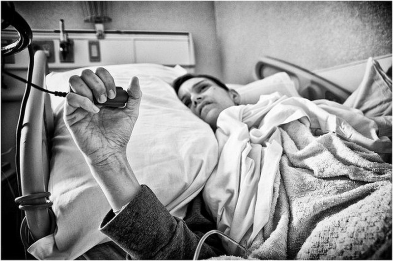 Фотограф заснял последние дни жизни своей больной раком жены - ФОТО