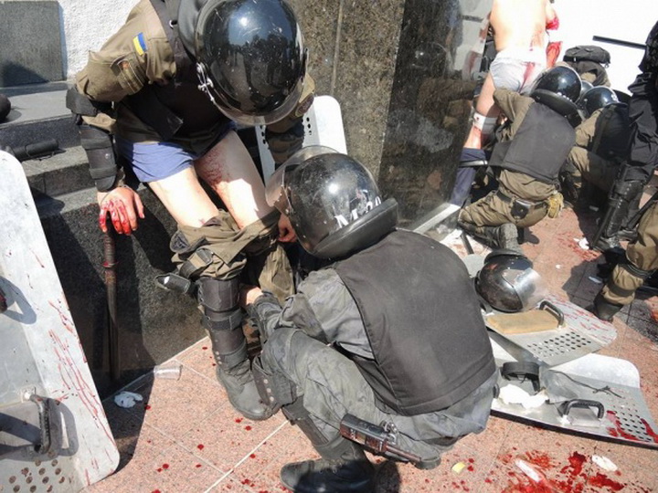 Бунт у Рады в Киеве: площадь залита кровью, есть погибшие - ОБНОВЛЕНО - ФОТО - ВИДЕО
