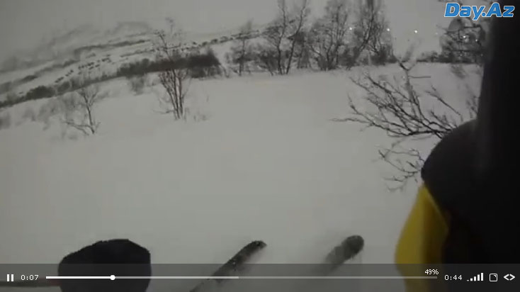 Падение лыжника в глубокую расщелину - ВИДЕО