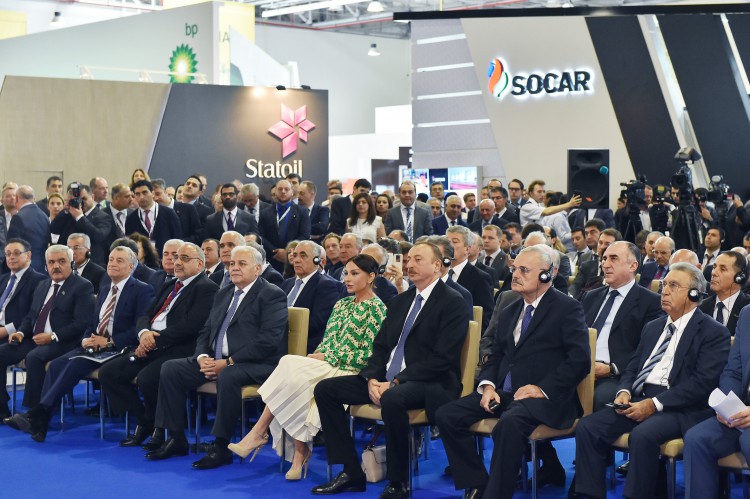 Президент Ильхам Алиев и его супруга Мехрибан Алиева приняли участие в открытии выставок Caspian Oil & Gas и Caspian Power - ОБНОВЛЕНО - ФОТО - ВИДЕО