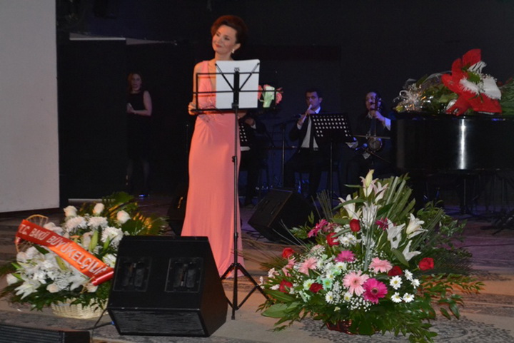 "Подарок азербайджанским женщинам" от композитора Ойи Эргюн - ФОТО