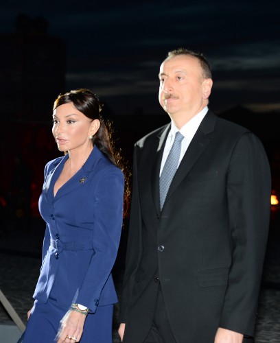 Президент Ильхам Алиев и его супруга Мехрибан Алиева приняли участие в церемонии зажжения факела первых Европейских игр - ОБНОВЛЕНО - ФОТО - ВИДЕО