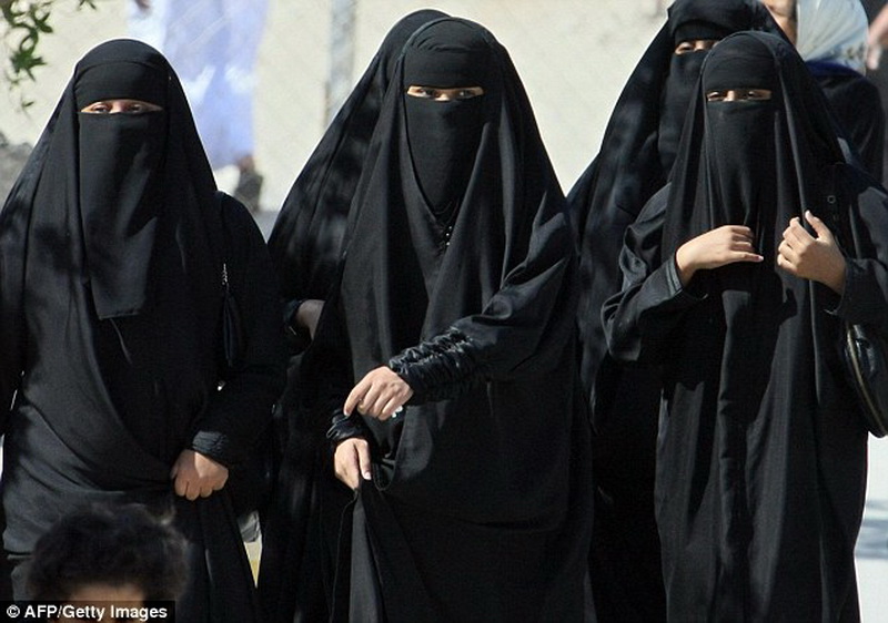 Для женщин Саудовской Аравии ввели очередной запрет - ФОТО