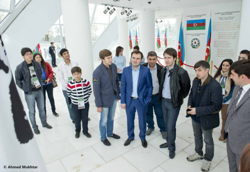 Карякин, Раджабов и Мамедъяров сыграли с детьми в шахматы - ФОТО