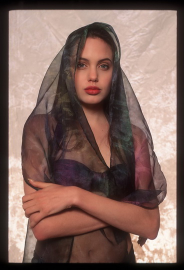 Такой Анджелину Джоли вы не видели: архивные снимки актрисы - ФОТО