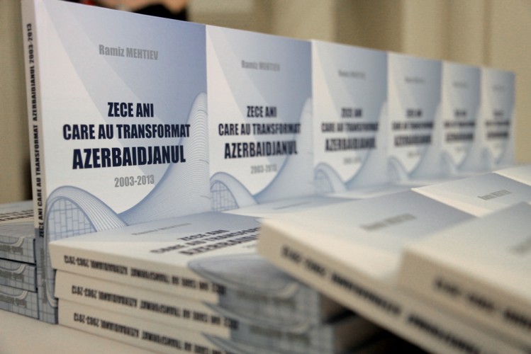Состоялась презентация книги академика Рамиза Мехтиева "Десять лет, изменившие Азербайджан (2003-2013)" в переводе на румынский язык - ФОТО