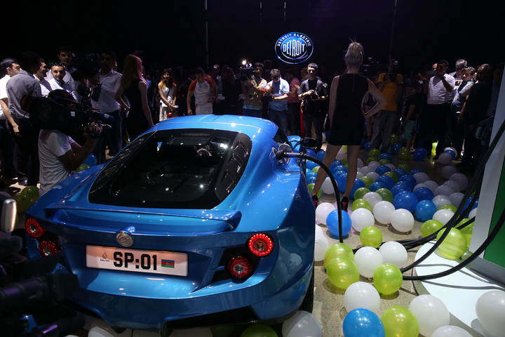 В Баку впервые в Европе презентован спортивный автомобиль Detroit Electric SP:01 - ФОТО - ВИДЕО