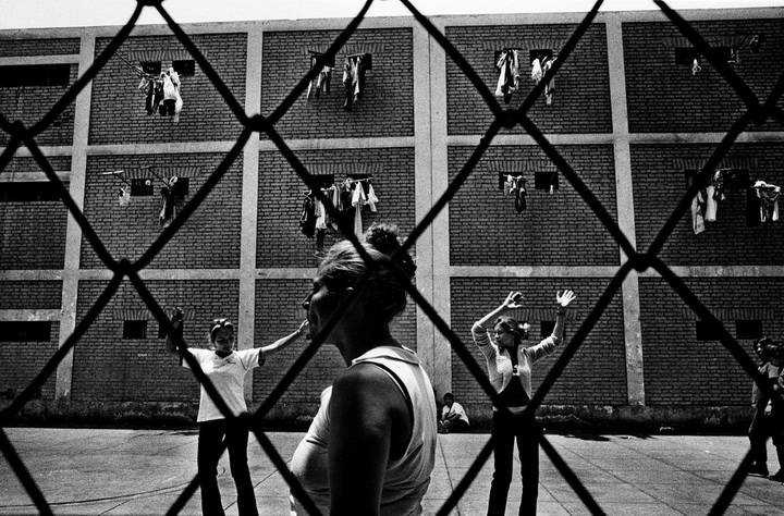 Глубины ада: шокирующие фото из тюрем Южной Америки - ФОТОСЕССИЯ