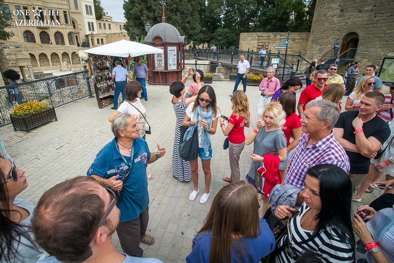 Участники "ONE LIFE" совершили увлекательный тур по Баку и Лахыджу - ФОТО