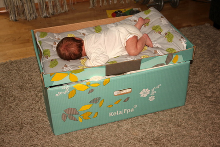 Вот уже 75 лет в Финляндии беременным дарят такие коробки - ФОТО