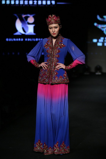 Красавицы Китая в азербайджанской национальной одежде - ФОТО