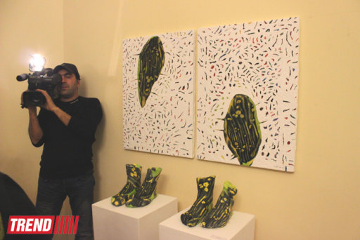 В Баку проходит выставка пластического искусства - ФОТО