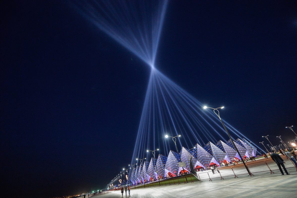 Как зрители прибывали на второй полуфинал "Евровидения" в "Baku Crystal Hall" - ФОТОСЕССИЯ