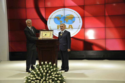 Главе Верховного совета НАР вручена золотая медаль - ФОТО