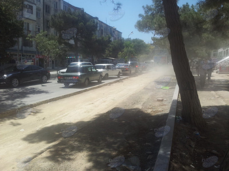 Жителям улицы 20 Января устроили бег с препятствиями - ФОТО