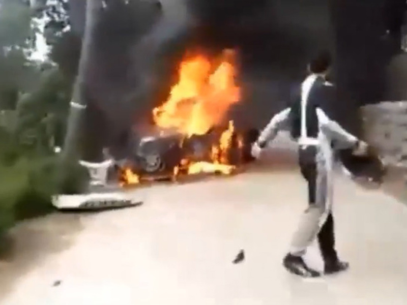 В испании сгорел. Сгорел заживо в машине фото. Игра войнушка герой сгорел заживо в машине. Горят в самолете заживо видео.