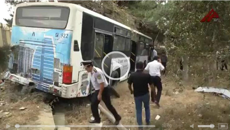 В Баку перевернулся автобус, есть жертвы и раненые - ОБНОВЛЕНО - ВИДЕО