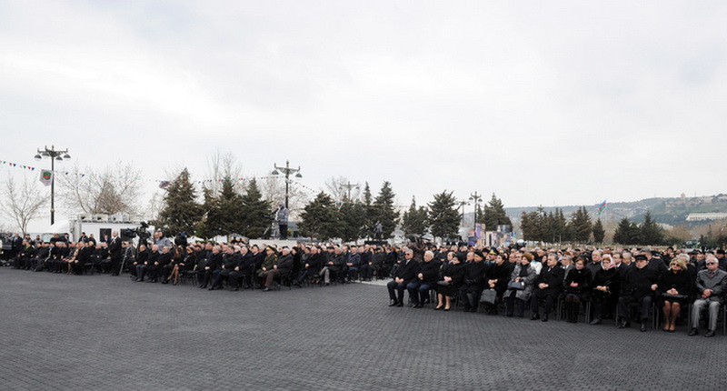 Президент Ильхам Алиев и его супруга Мехрибан Алиева приняли участие во всенародных празднествах по случаю Новруз байрамы - ОБНОВЛЕНО - ФОТО