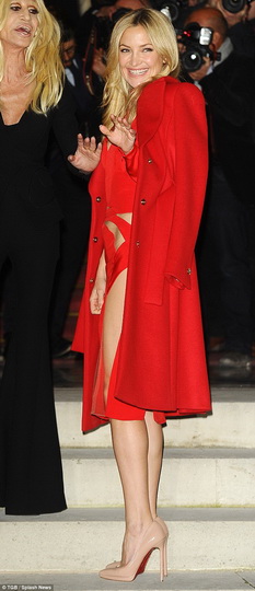 Актриса Кейт Хадсон вызвала фурор своим откровенным платьем - ФОТО