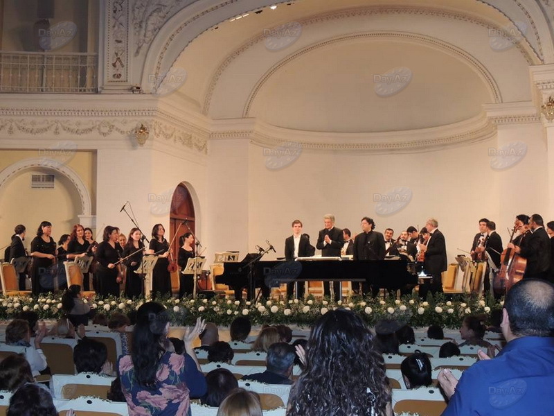 Творческая сцена ÜNS организовала концерт виртуозов Мурада Адыгезалзаде и Эндрю Тайсона в Филармонии - РЕПОРТАЖ - ФОТО