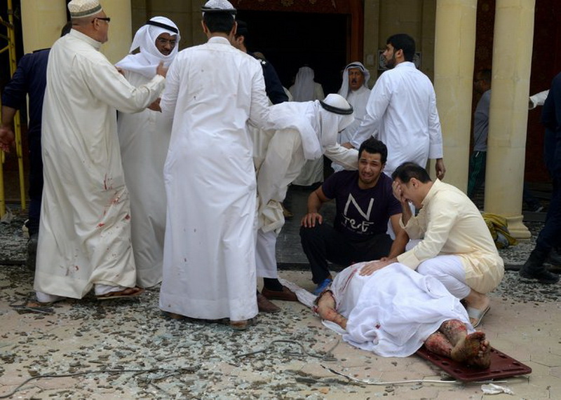 В Кувейте взорвали мечеть, много погибших - ОБНОВЛЕНО - ФОТО