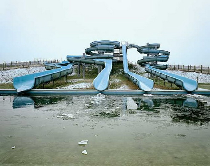 Жуткие пустующие парки развлечений Китая - ФОТОСЕССИЯ