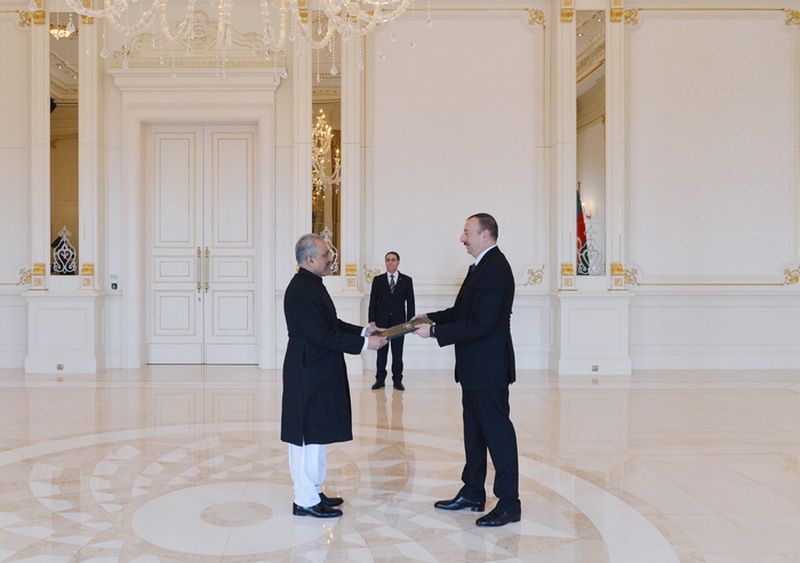 Президент Азербайджана принял верительные грамоты нового посла Пакистана - ФОТО
